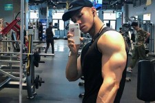 江苏肌肉男模(肌肉男模拟器)