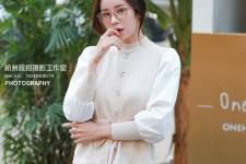江苏兼职模特被摄影师亲(兼职模特被摄影师亲了)