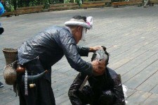 江苏欲带老伴游遍中国(带着老伴去旅游)