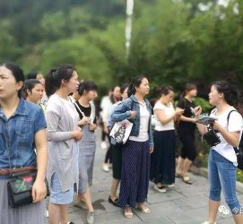 江苏中国的曲男伴游的简单介绍