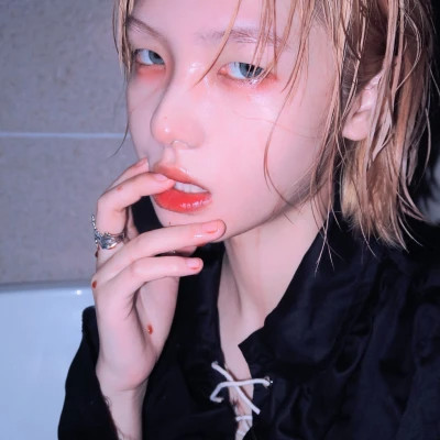 江苏伴游女生樱花漫舞的资料