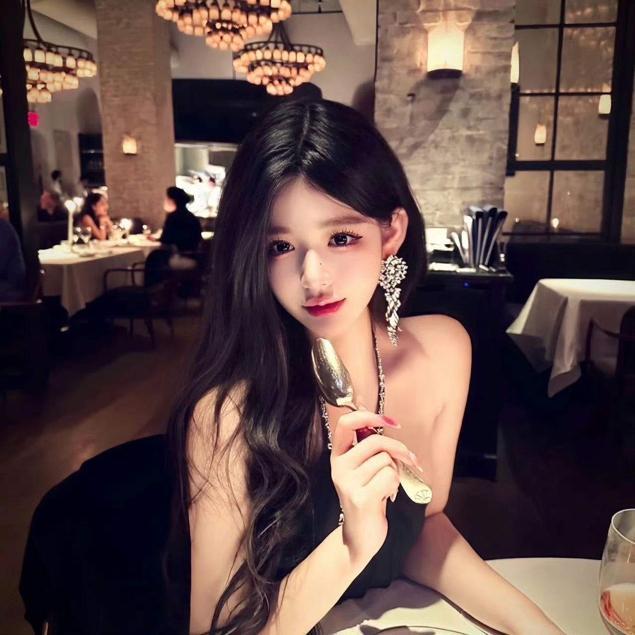 江苏伴游女生蓝盈盈的资料