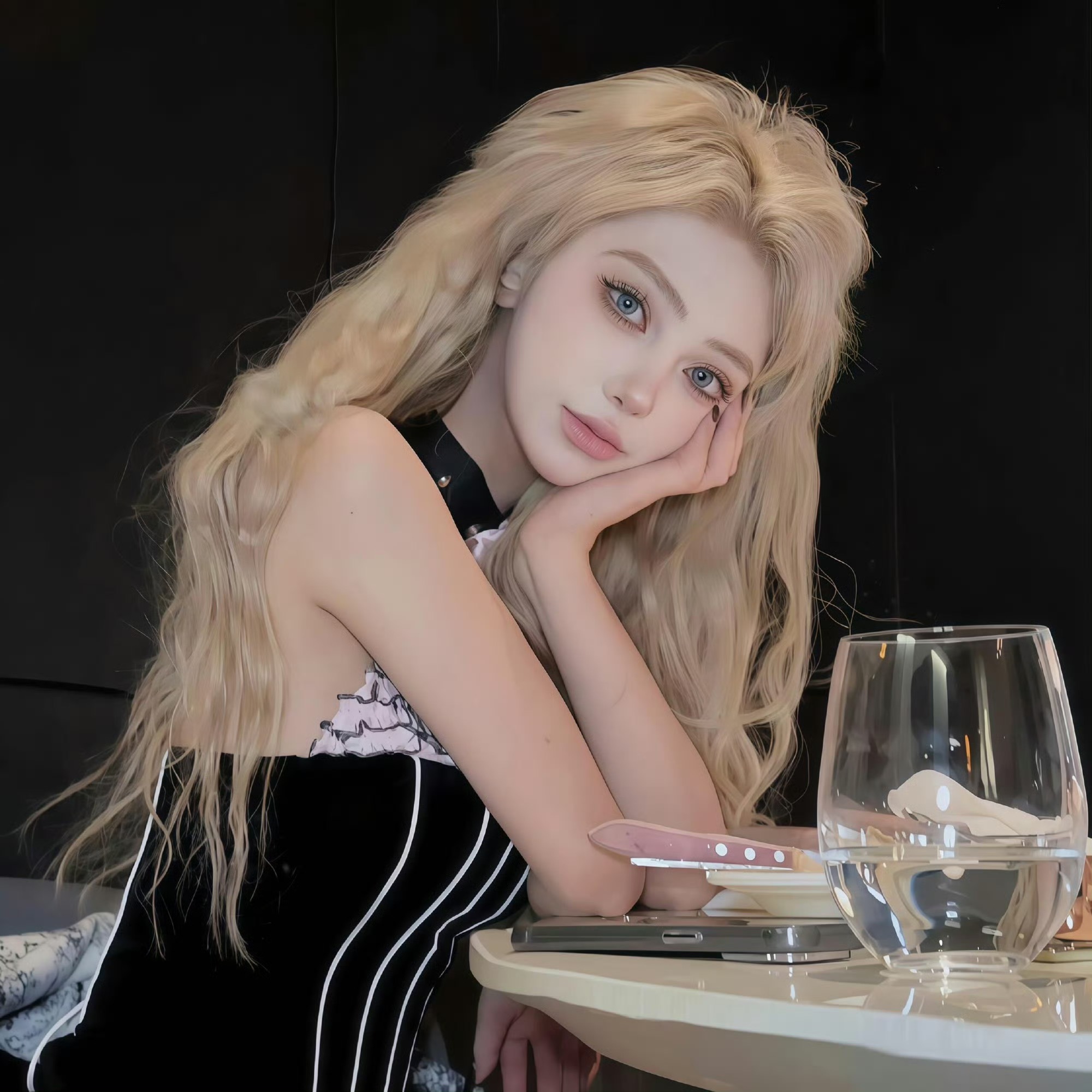 江苏伴游女生晨露的资料