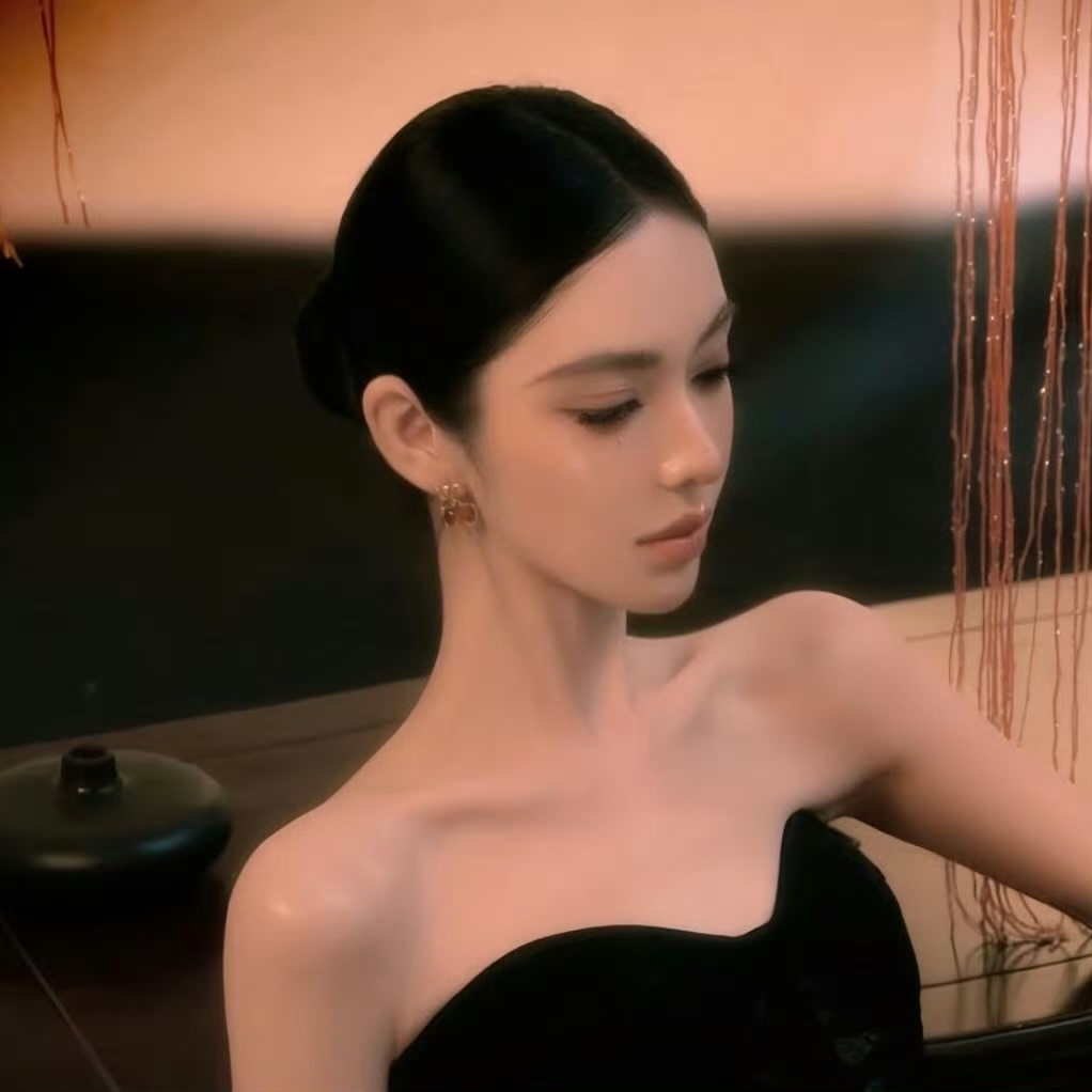 江苏伴游女生 | Emily的资料
